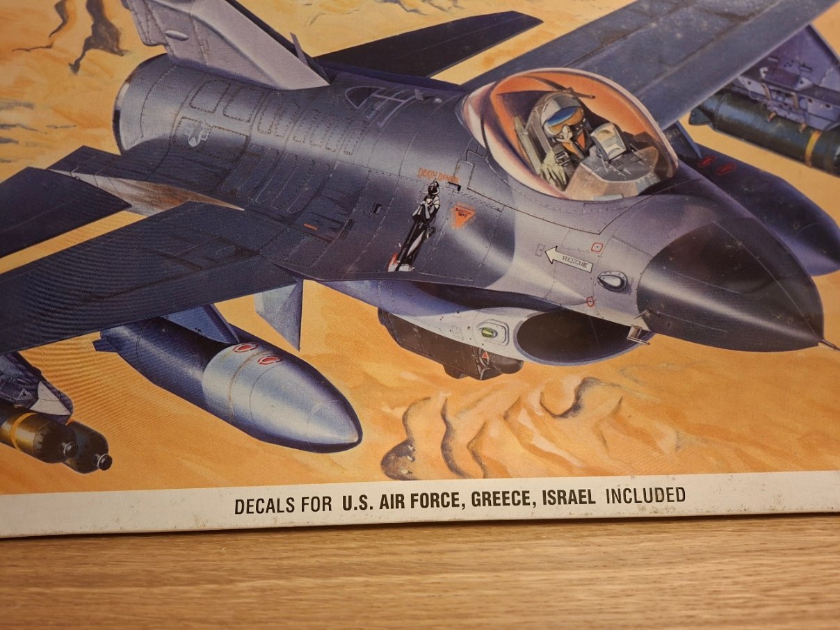 Italeri 840 F-16 C Fighting Falcon 1:48 sealed aircraft model kit