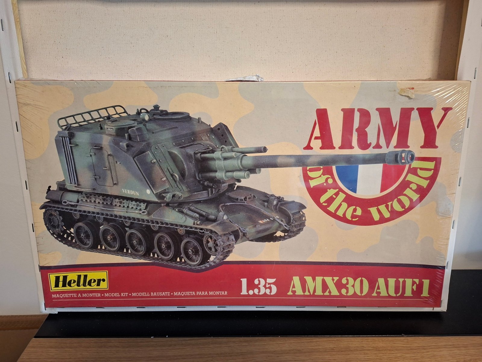 Heller 81129 AMX-30 AUF1 self-propelled howitzer model kit in 1:35 scale, sealed box